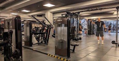 foto av S:t Eriksbron (f.d. SATS Sportpalatset)